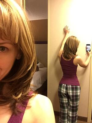 Frimousse fait dans le selfie sexy de charmeuse