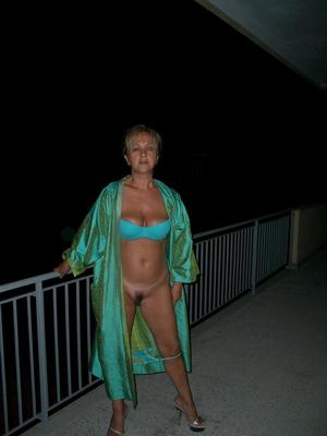 Milf salope pour votre plaisir de caresser
