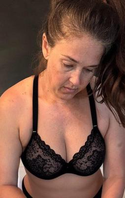 ブラジャーの毎日の女性に見られます