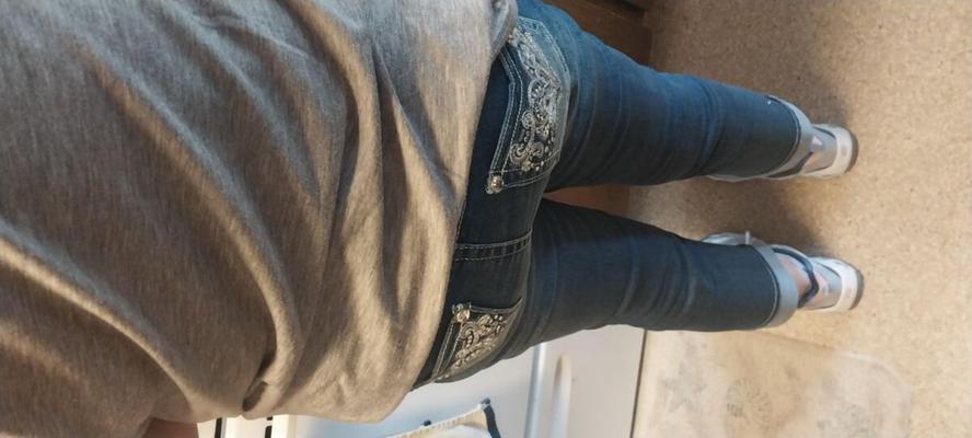 One hot lil ass in tight jeans Damn my wifes got it goin on.