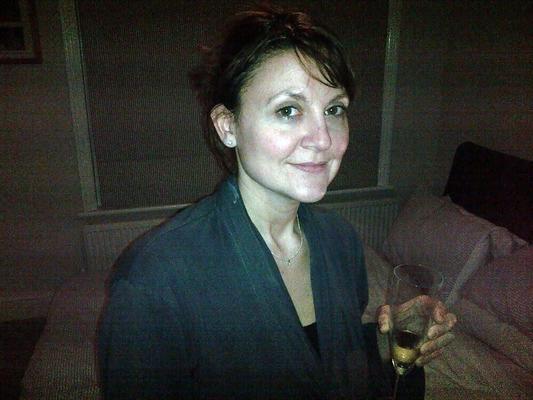 Hummm c'est une Perle ... Bien Bandante Cette Jolie Petite Milf