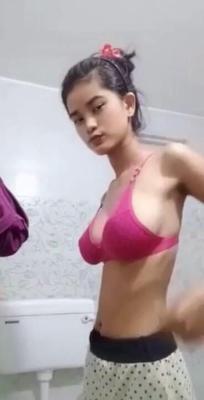 大きなおっぱいリティカ・ラナ