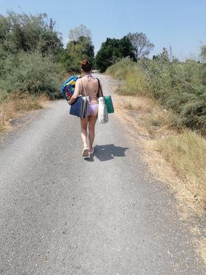 Meine Frau in ihren Bikinis für die Ferien